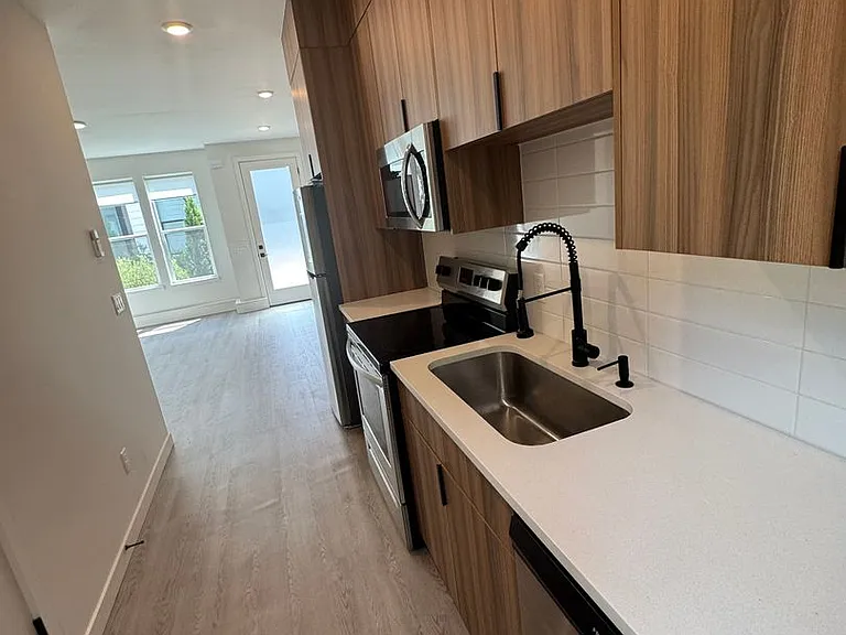 Emerald Townhomes — Photo 11