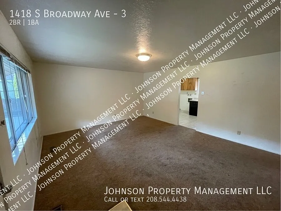 Charming 2-Bedroom East Boise Triplex with Central A/C & Off-Street Parking. — Photo 4