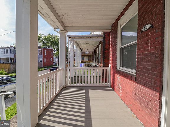 4th image of 2251 Logan St