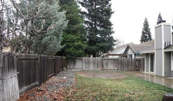 4th image of 2471 Drummond Dr