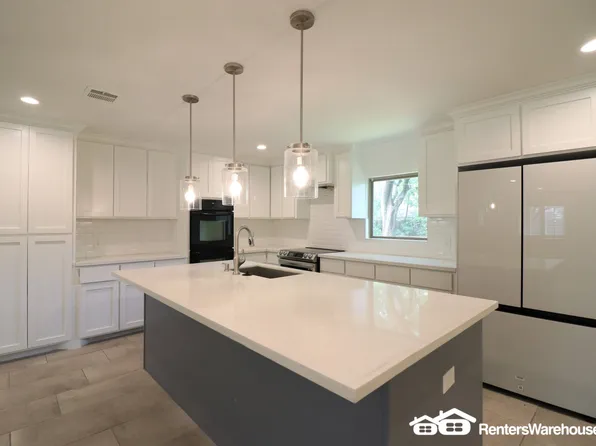 10602 Burgoyne Rd, Houston, TX 77042