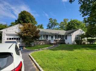 55 Saint Marks Ln, Islip, NY 11751