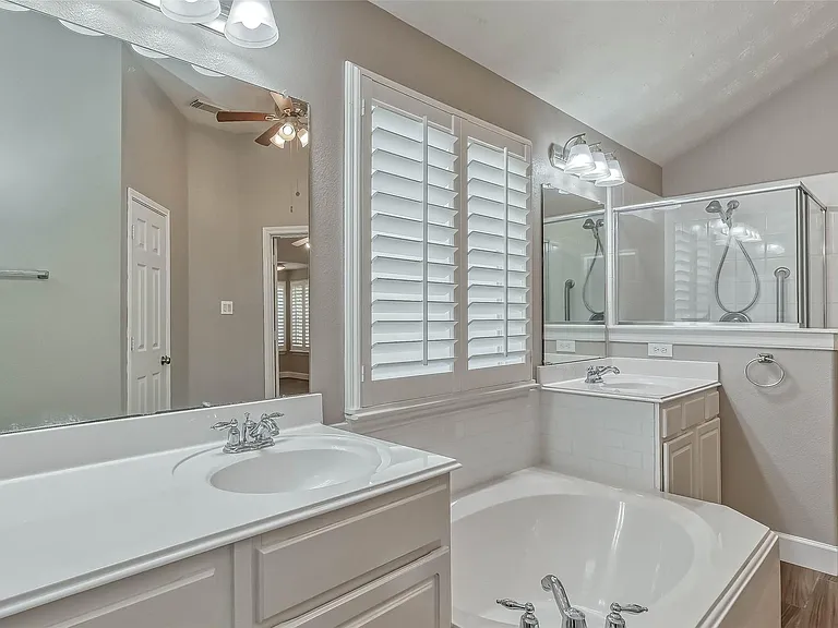 15943 Pleasant Green Cir — Photo 30