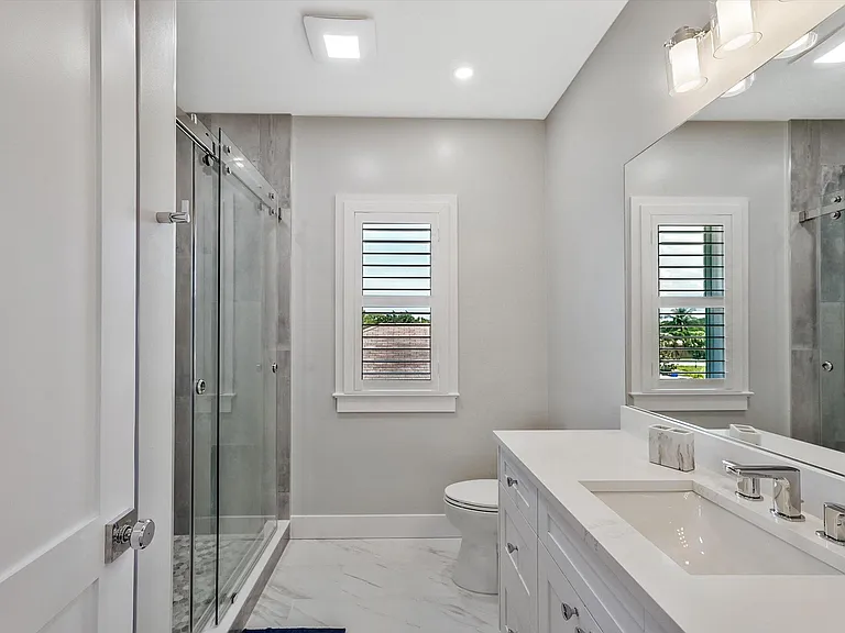 425 Hugh St — Photo 31