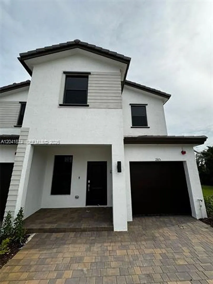 285 SW 159th Ln th 285 Pembroke Pines, FL 33027 — Photo 1