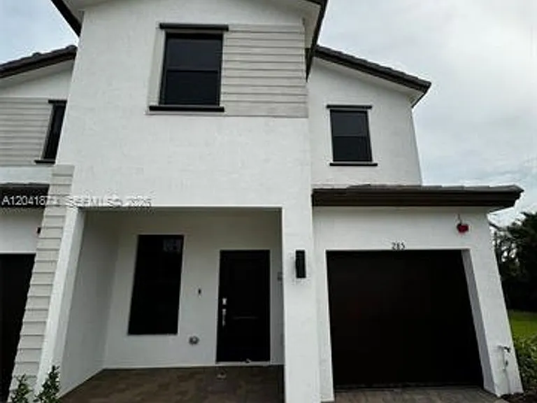 285 SW 159th Ln — Photo 3
