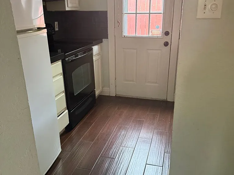 716 W Mulberry St — Photo 18
