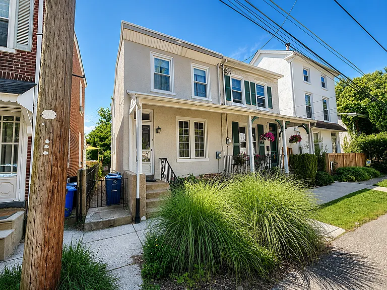 605 Naomi St — Photo 13