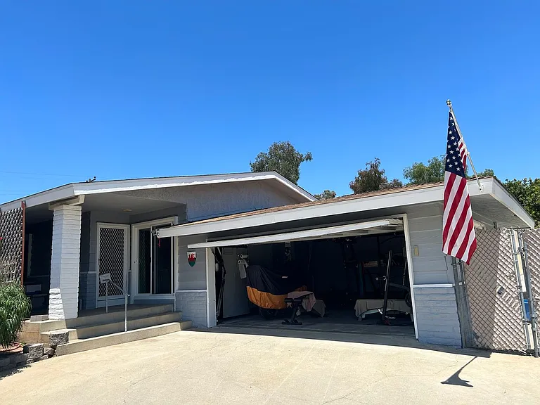 420 Osborne St — Photo 36