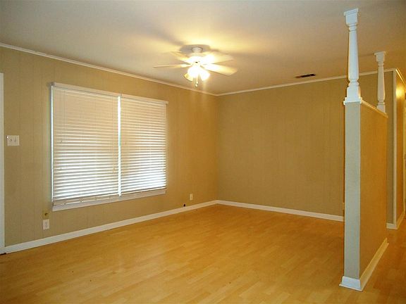 3rd image of 13 Holly Ln