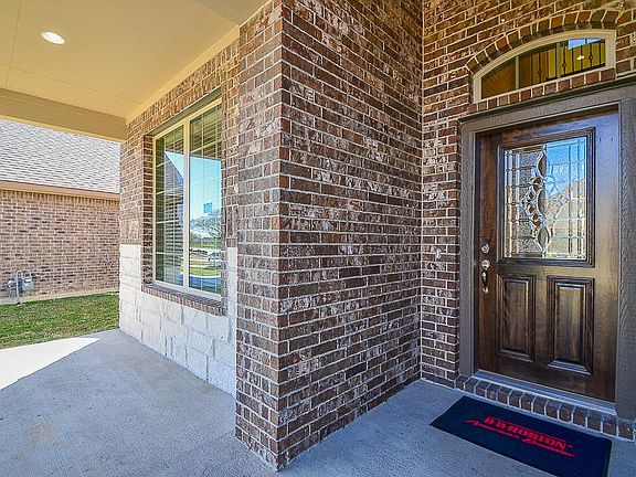 2nd image of 1814 Long Oak Dr