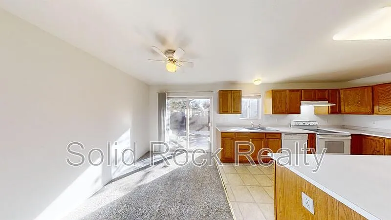 3 bed, 2.0 bath, 1185 sqft, $1,600 — Photo 3