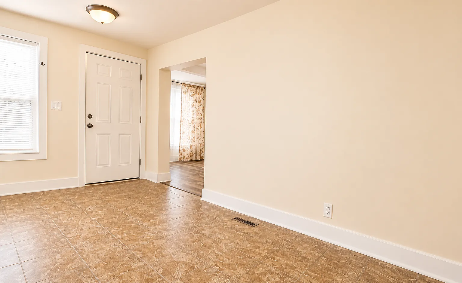 3 bed, 794 sqft, $2,345 — Photo 3