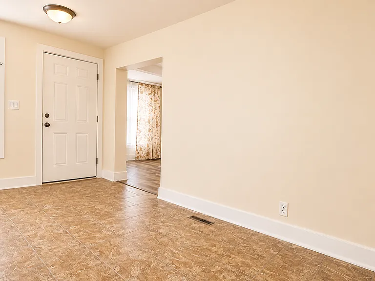 318 59th Pl — Photo 3