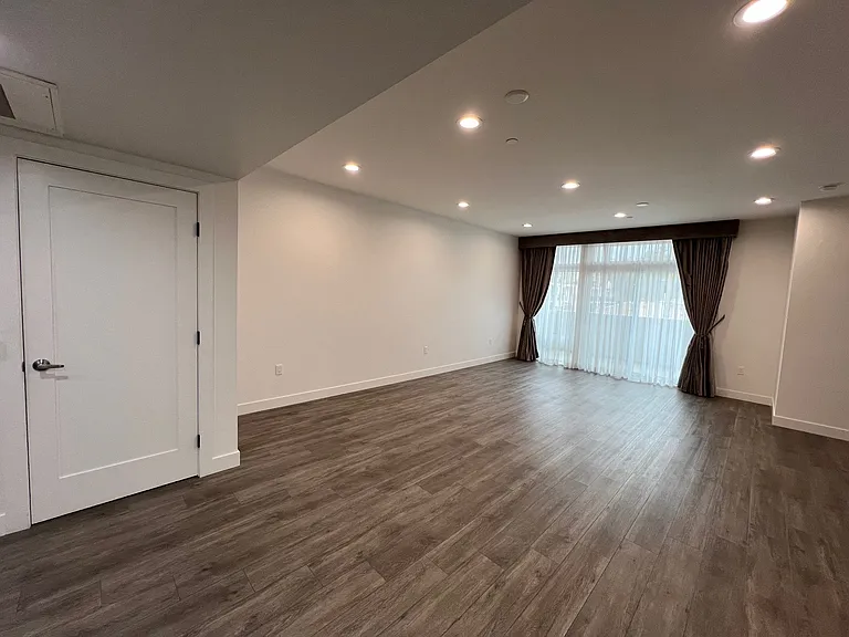 Glenoaks Residences — Photo 10