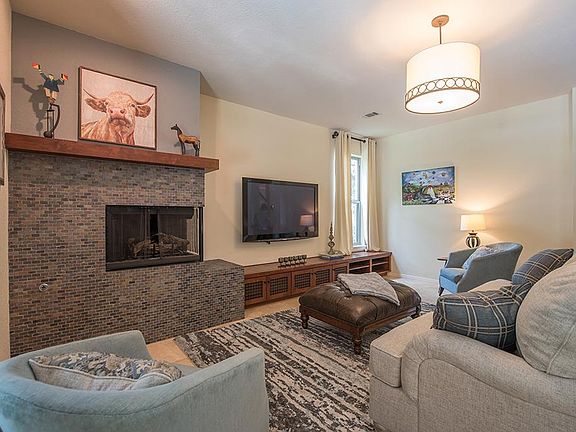 4th image of 8112 Aralia Dr