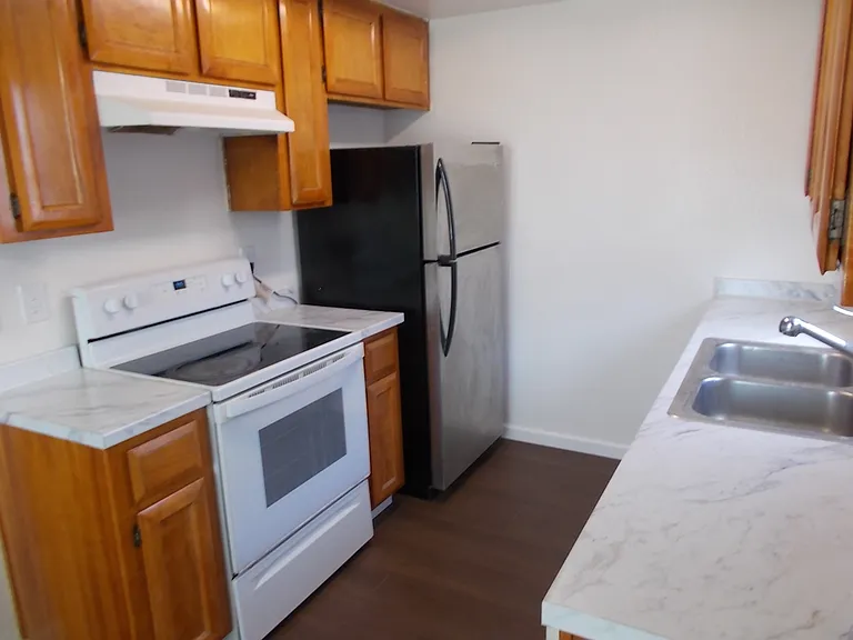 683 Shepherd Ave #D — Photo 9