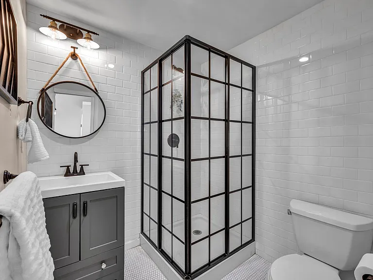 2938 N Hooker St — Photo 8