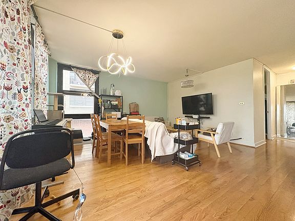 4th image of 3021 S Michigan Ave Unit 306