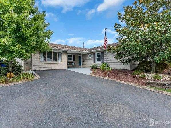 49 Idlewild Ln, Aberdeen, NJ 07747