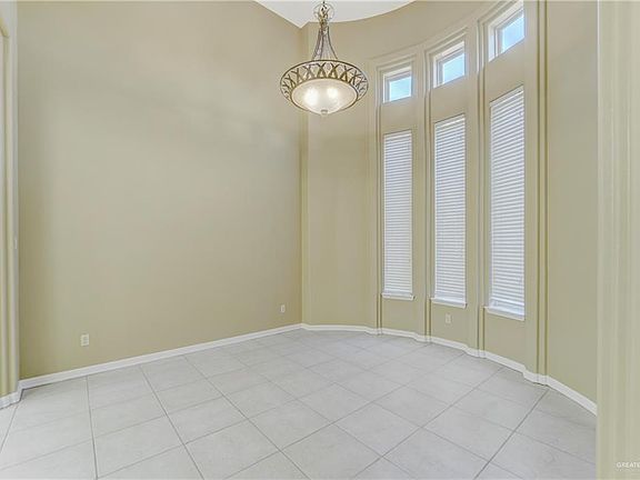 2nd image of 1506 Barcelona St