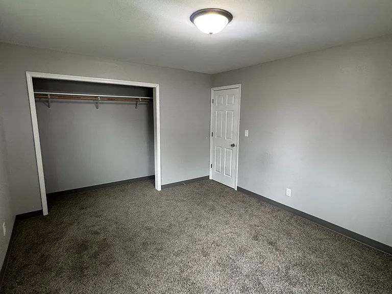Taylor's Place Apartments — Photo 7