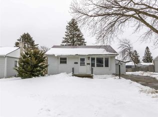 305 Iowa St, Waverly, IA 50677