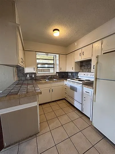 124 Temple Ave #6 — Photo 2