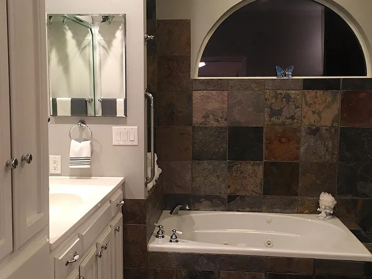 6360 Sevenoaks Ave — Photo 13