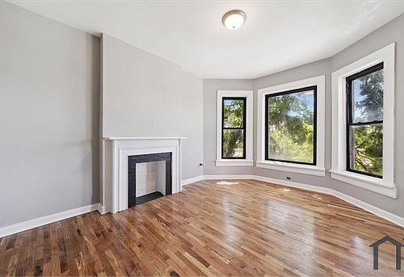 4th image of 3322 W Congress Pkwy #2
