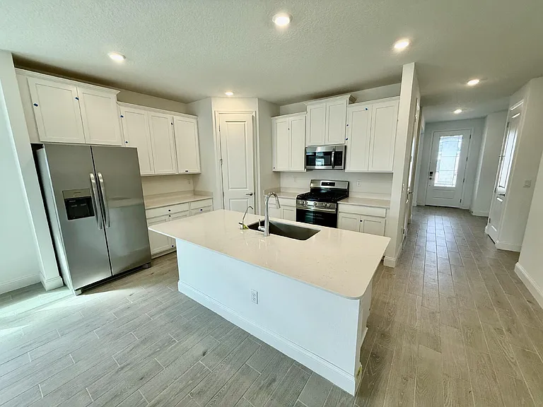 99 Manistique Ave — Photo 3
