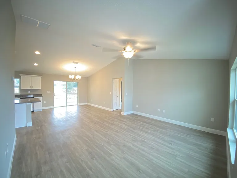 137 Juniper Loop Cir — Photo 4
