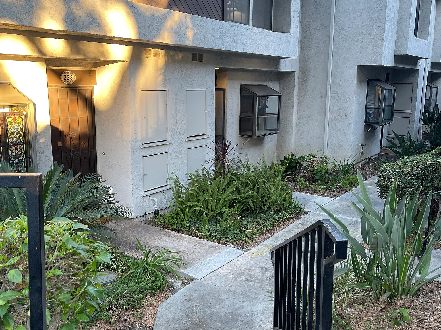 2 bed, 1250 sqft, $3,400 — Photo 4