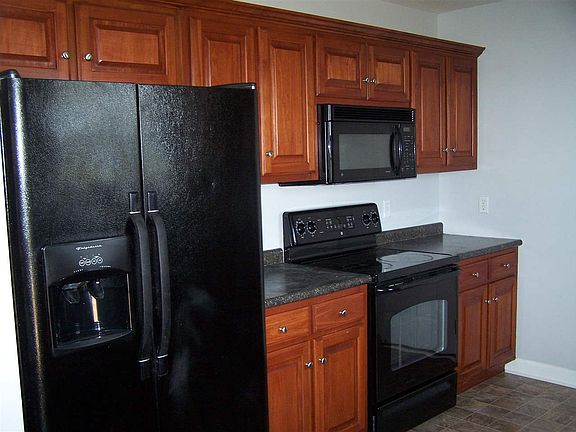5th image of 122 Saint Paul Ave