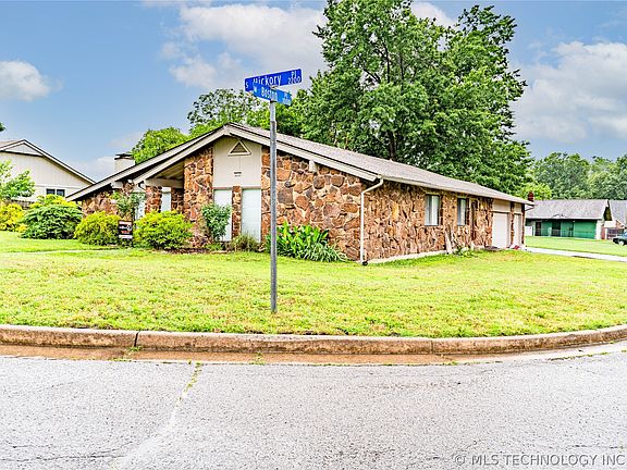 2nd image of 2212 S Hickory Pl