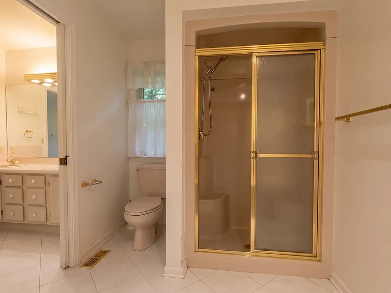 2 Ascot Ln — Photo 3