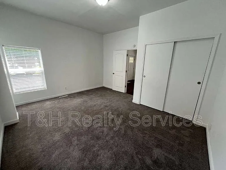 210 N Keystone Ave — Photo 6
