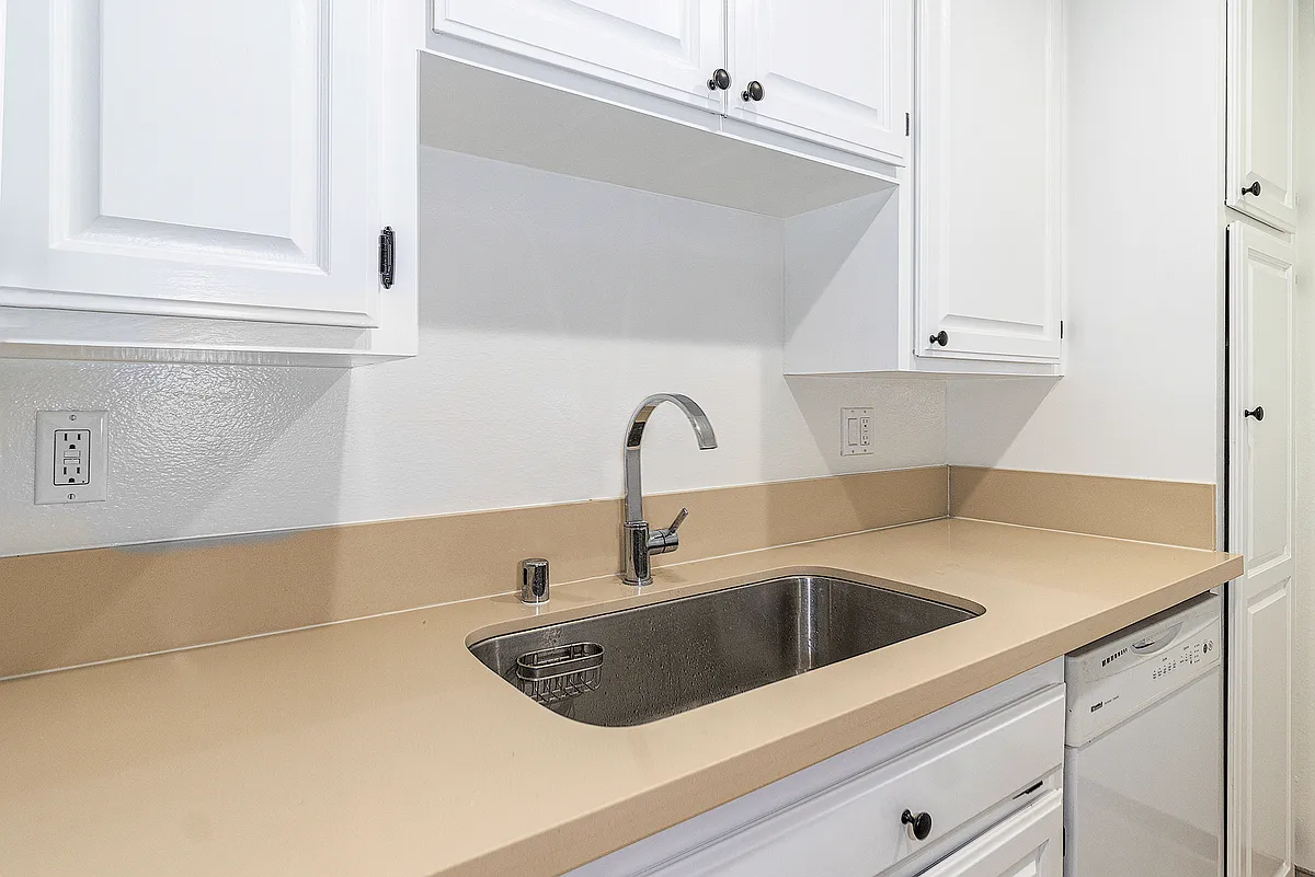 Building Photo - 3637 Glendon Ave #105