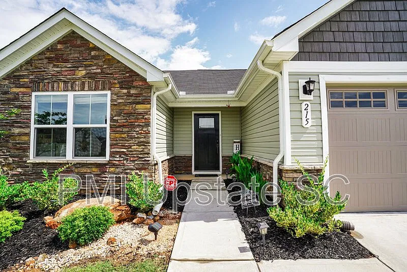 3 bed, 2.0 bath, 1361 sqft, $1,825 — Photo 2