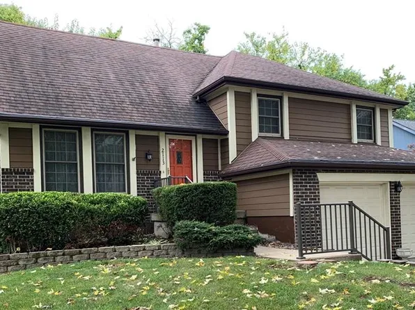 2113 E Jamestown Dr, Olathe, KS 66062