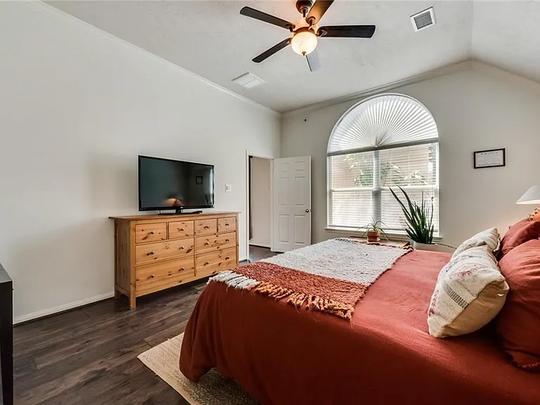 7018 Paradise Park Bnd — Photo 12