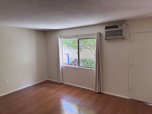 5th image of 149 Diamond St APT B
