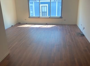 943 Pleasant St APT 2A, Oak Park, IL 60302