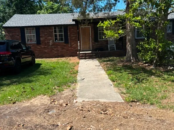 210 Cedar Ave, Claxton, GA 30417