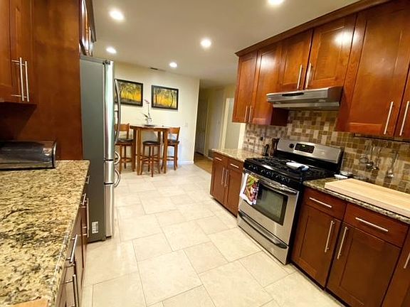 4th image of 4050 Lemoyne Way