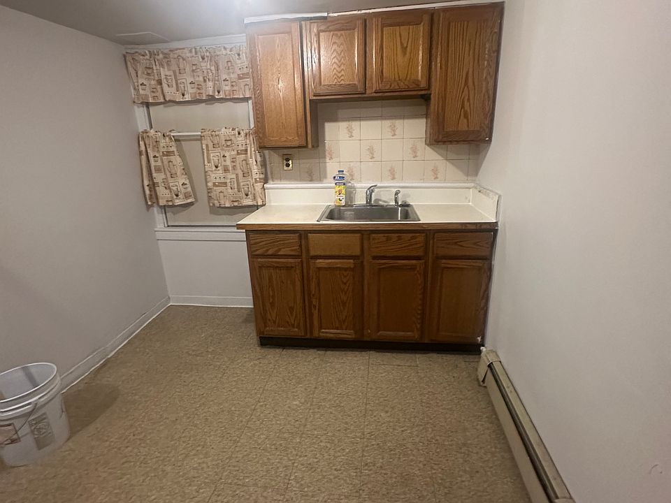 1st image of 61 Chestnut St #3