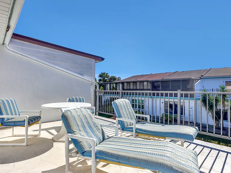 Sun deck off of Master bedroom