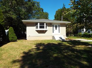11 Sawyer St, Mastic, NY 11950