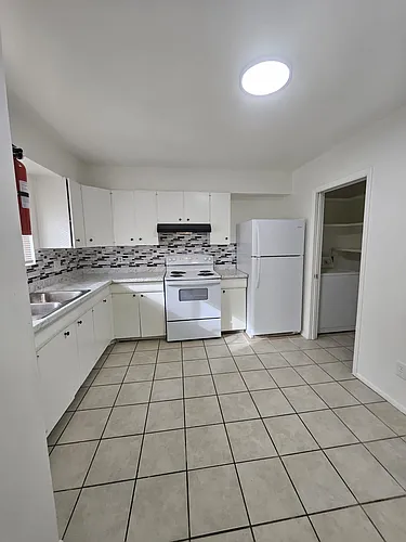 517 Palomas Dr SE Photo 1