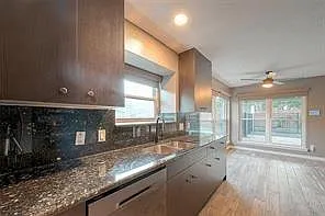 2122 Courtshire Ln — Photo 8